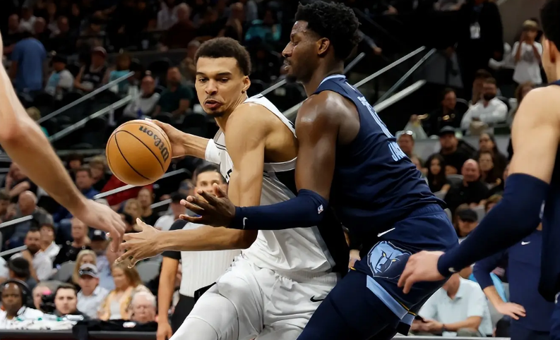 NBA-马刺102-87轻取灰熊，文班亚马18+7+6