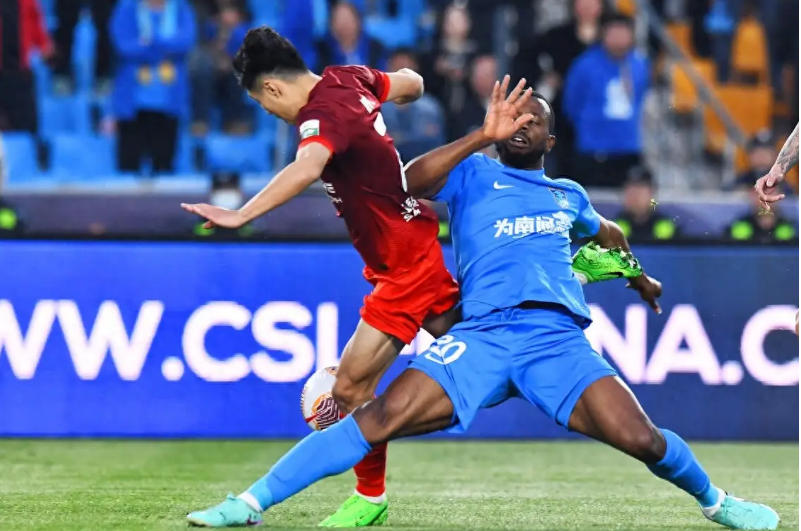 中超-海港3-0南通！武磊40分钟连造2点+红黄牌